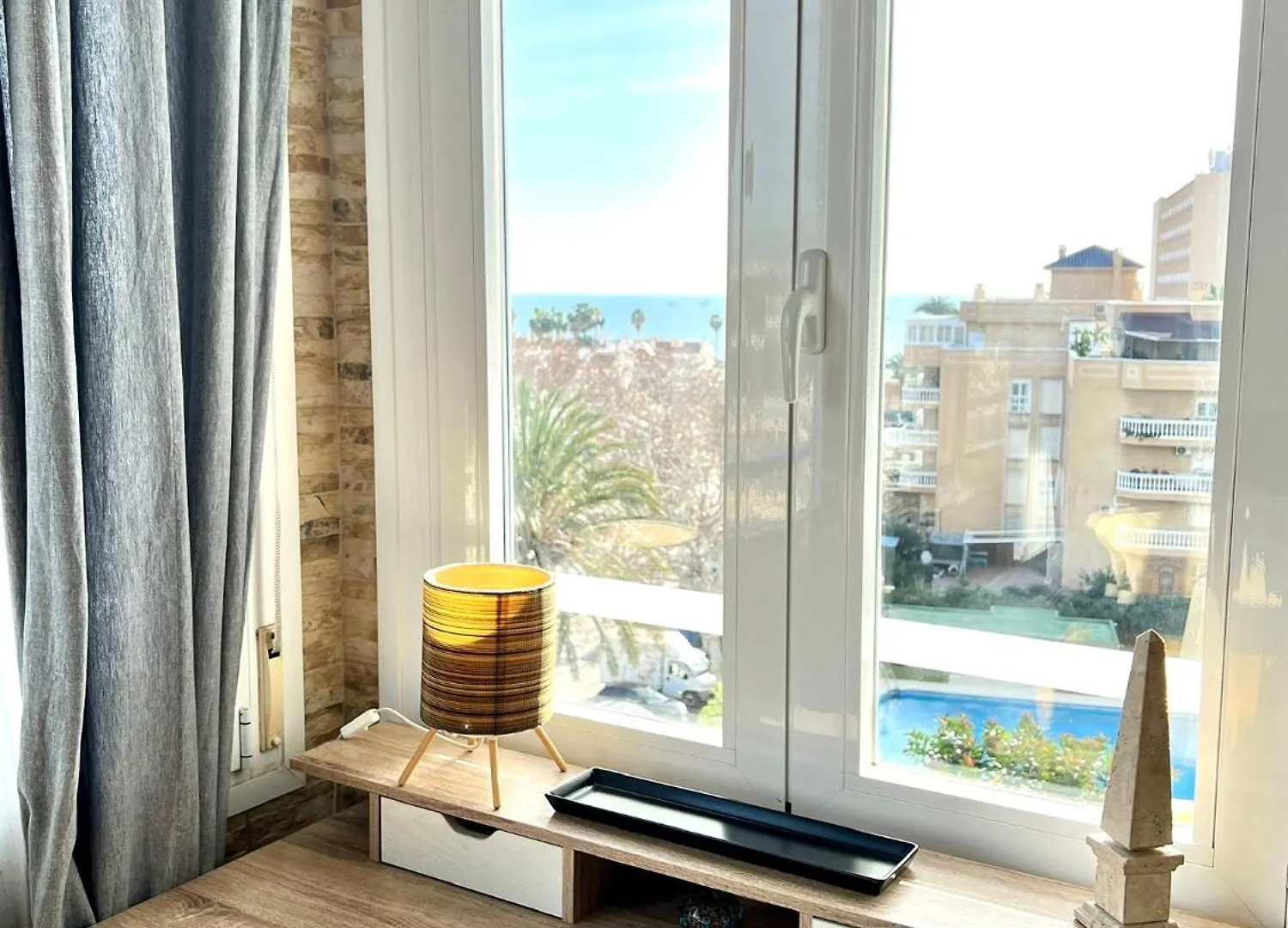 Espectacular Apartamento Junto Al Mar, Con Piscina En Málaga
