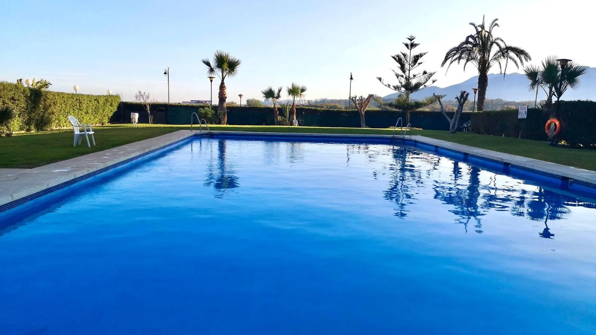 Espectacular Apartamento Junto Al Mar, Con Piscina En Málaga Spanien