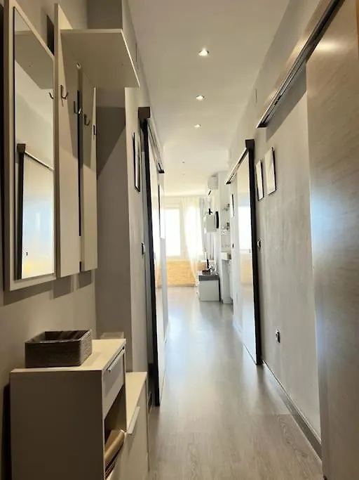 Espectacular Apartamento Junto Al Mar, Con Piscina En Málaga